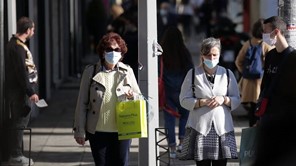 Υποχρεωτική μάσκα παντού - Nέα μέτρα εισηγούνται οι επιστήμονες