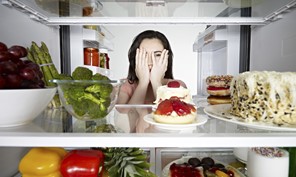 Συναισθηματική διατροφή: Πώς τα συναισθήματα επηρεάζουν τις διατροφικές σας συμπεριφορές