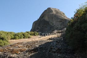 Απεγκλωβίστηκαν Τσέχοι τουρίστες από βράχο των Μετεώρων