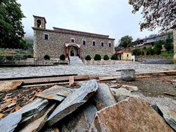 Ολοκληρώθηκε η πλακόστρωση του Ι.Ν. Αγίου Δημητρίου στην Αγρελιά Τρικάλων 