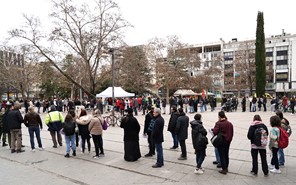 Συγκινητική ανταπόκριση Λαρισαίων - Ουρές στην κεντρική πλατεία για να δώσουν αίμα