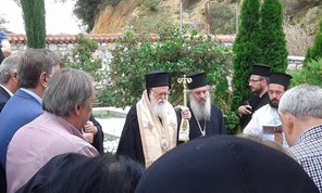 Tρισάγιο στον τάφο του Μακαριστού Σεραφείμ από τον Αρχιεπίσκοπο Αλβανίας Αναστάσιο 