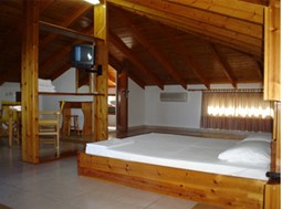 Oι ξενοδόχοι στο χωριό SOS