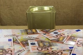 Αφαντα 70.000 ευρώ που ήταν κρυμμένα σε δοχείο με τυρί στη Φαρκαδόνα