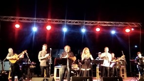 Τρίκαλα: Πλήθος κόσμου στη συναυλία του ΚΚΕ για τον Απόστολο Καλδάρα 