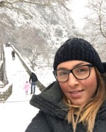 Η selfie της Ελενας Παπαρίζου στο πέτρινο γεφύρι της Πύλης 