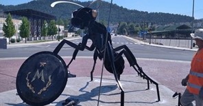 Φάρσαλα:Το μυρμήγκι που θυμίζει... τους Μυρμιδόνες και το "γλέντι" στο twitter