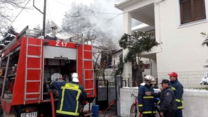 Φωτιά σε αποθήκη σπιτιού στην Πύλη – Κινδύνευσαν διπλανές κατοικίες 