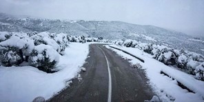 Σε εξέλιξη η χιονόπτωση στα ορεινά των Τρικάλων 