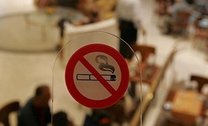 Πληθαίνουν οι έλεγχοι για το κάπνισμα - Νέα πρόστιμα σε καταστήματα 