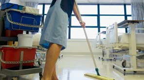 Τρεις μήνες απλήρωτες οι "κρατικές" καθαρίστριες στο νοσοκομείο
