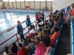 Ξεκίνησαν τα μαθήματα κολύμβησης για τα παιδιά της Γ’ δημοτικού 