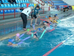 Βρίσκει ανταπόκριση στα σχολεία το πρόγραμμα εκμάθησης κολύμβησης σε παιδιά 