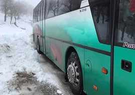 Εγκλωβίστηκε λεωφορείο του ΚΤΕΛ στη Βλαχάβα