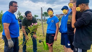 Τρίκαλα: Μαθητές και μαθήτριες φύτεψαν δέντρα στον Ληθαίο ποταμό 