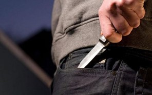 Εφιαλτικές στιγμές για 56χρονη στην Οιχαλία - Διαρρήκτες την απείλησαν με μαχαίρι στο σπίτι της