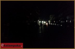 Χωρίς φώτα ο πιο κεντρικός δρόμος στην Καλαμπάκα (ΦΩΤΟ)