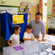 Στο 5ο δημοτικό σχολείο Tρικάλων ψήφισε ο Δημήτρης Παπαστεργίου