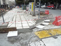 Συνεχίζονται τα έργα ανακατασκευής πεζοδρομίων στο κέντρο των Τρικάλων