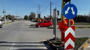 Καθαρίζονται ή αντικαθίστανται πινακίδες - Ασφαλέστερες συνθήκες οδήγησης στα Τρίκαλα