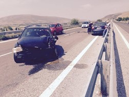 Σφοδρή σύγκρουση οχημάτων στο δρόμο Τρικάλων-Λάρισας