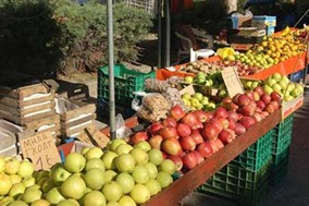 Μόνο είδη διατροφής και χαρτικά στη λαϊκή αγορά Πύλης 