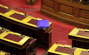 Πρώτη "απολογία" Καραμανλή στη Βουλή για το δυστύχημα των Τεμπών