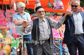 Χασιώτης 102 ετών έσυρε το χορό στο Αντάμωμα!