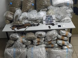 Κυνηγητό στα Τρίκαλα και σύλληψη οδηγού ΙΧ γεμάτο χασίς-Βρέθηκαν 100 κιλά 