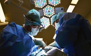 60.000€ για τις νέες λυχνίες οροφής των χειρουργίων του ΓΝΤ από την Περιφέρεια 