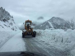 Με 71 μηχανήματα επιχειρεί η Περιφέρεια Θεσσαλίαςγια την αντιμετώπιση του χιονιά 