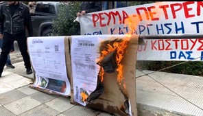 Τρίκαλα: Μπλόκο αγροτών στη ΔΕΗ και φωτιά σε λογαριασμούς