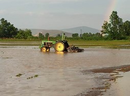 Η βροχή έπληξε χωράφια στη Φαρκαδόνα