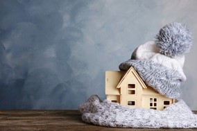 Οι 10 τρόποι για να διατηρήσετε το σπίτι σας ζεστό (και να εξοικονομήσετε χρήματα) αυτόν τον χειμώνα