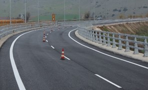 Πρόβλημα απο τον σεισμό στη γέφυρα Λάρισας - Τρικάλων στο Κουτσόχερο