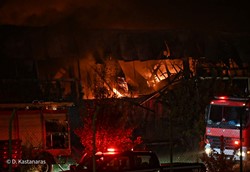 Το ένα τέταρτο του εργοστασίου κατέστρεψε η μεγάλη πυρκαγιά στον Καράτζη Το ένα τέταρτο του εργοστασίου κατέστρεψε η μεγάλη πυρκαγιά στον Καράτζη