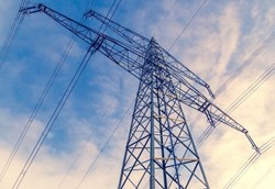Υπερπροσφορά ΑΠΕ βυθίζει τις τιμές του ρεύματος