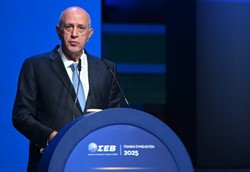 Η βιομηχανία δίνει μισθούς 35% υψηλότερους 