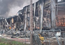 Καταστροφική πυρκαγιά στο εργοστάσιο της Βιολάντα στα Τρίκαλα Καταστροφική πυρκαγιά στο εργοστάσιο της Βιολάντα στα Τρίκαλα