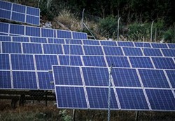 Μικροί παραγωγοί φωτοβολταϊκών πιέζουν για εγγυημένες τιμές Μικροί παραγωγοί φωτοβολταϊκών πιέζουν για εγγυημένες τιμές