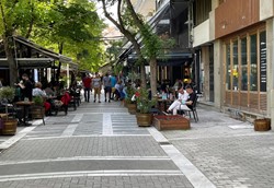 Φτιάχνουμε καφετέριες αντί για βιομηχανία