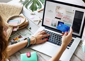 Οι Έλληνες δαπάνησαν 10,7 δισ. το 2020 για αγορές μέσω ίντερνετ Οι Έλληνες δαπάνησαν 10,7 δισ. το 2020 για αγορές μέσω ίντερνετ