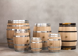 Ελληνικό κρασί σε βαρέλια από το Μπορντό Ελληνικό κρασί σε βαρέλια από το Μπορντό