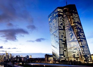 Η ΕΚΤ απειλεί 20 ευρωπαϊκές τράπεζες με βαριά πρόστιμα