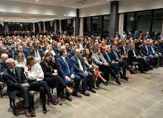 Πλήθος γνωστών ονομάτων στη γιορτή του Επιμελητηρίου Τρικάλων Πλήθος γνωστών ονομάτων στη γιορτή του Επιμελητηρίου Τρικάλων