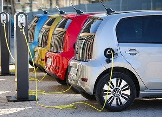 Ακριβό για τον μέσο Έλληνα το ηλεκτρικό αυτοκίνητο Ακριβό για τον μέσο Έλληνα το ηλεκτρικό αυτοκίνητο