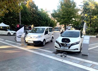 Η ηλεκτροκίνηση στην κεντρική πλατεία της Λάρισας Η ηλεκτροκίνηση στην κεντρική πλατεία της Λάρισας