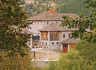 Το Κατώγι Αβέρωφ μπαίνει και στο τσίπουρο Το Κατώγι Αβέρωφ μπαίνει και στο τσίπουρο