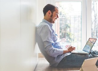 Έβαλε τα γυαλιά στις τράπεζες Έβαλε τα γυαλιά στις τράπεζες