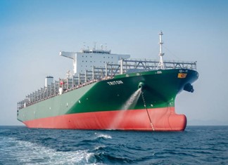 Το μεγαλύτερο πλοίο που διέσχισε τη διώρυγα του Παναμά Το μεγαλύτερο πλοίο που διέσχισε τη διώρυγα του Παναμά